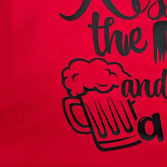 Kiss the cook and bring the beer displayed in a red apron - handmade -new - Picture 4 of 5